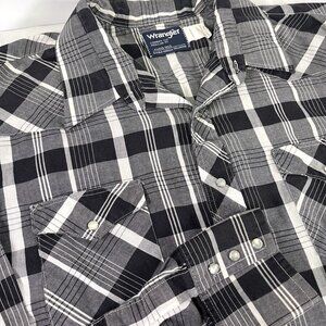 VTG Wrangler Cowboy Cut XL 19 x 35 Western Pearl Snap Shirt Black Gray Plaid
